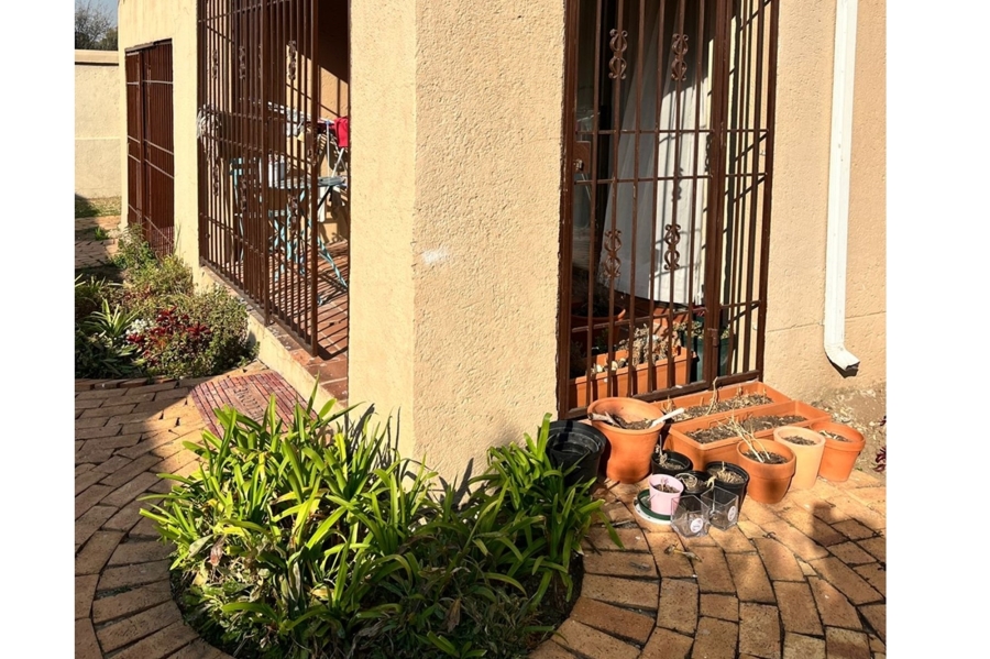 To Let 2 Bedroom Property for Rent in Buccleuch Gauteng