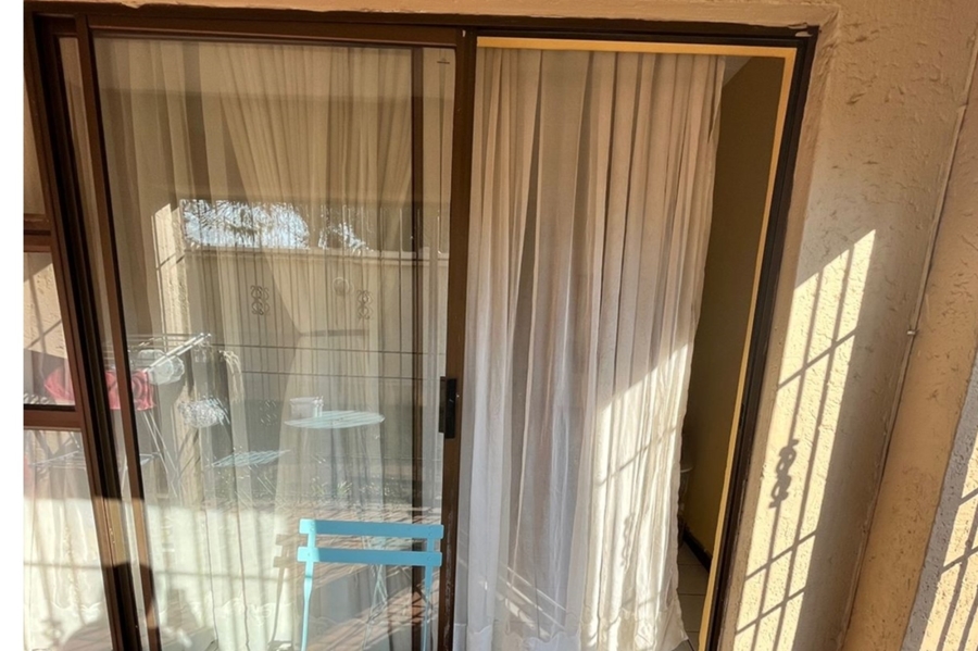 To Let 2 Bedroom Property for Rent in Buccleuch Gauteng