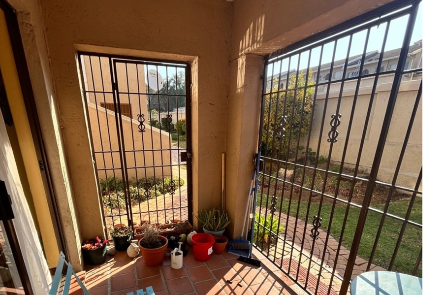 To Let 2 Bedroom Property for Rent in Buccleuch Gauteng