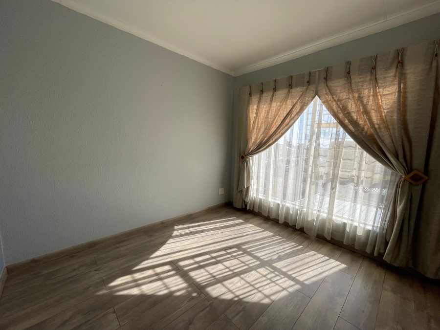 3 Bedroom Property for Sale in Radiokop Gauteng