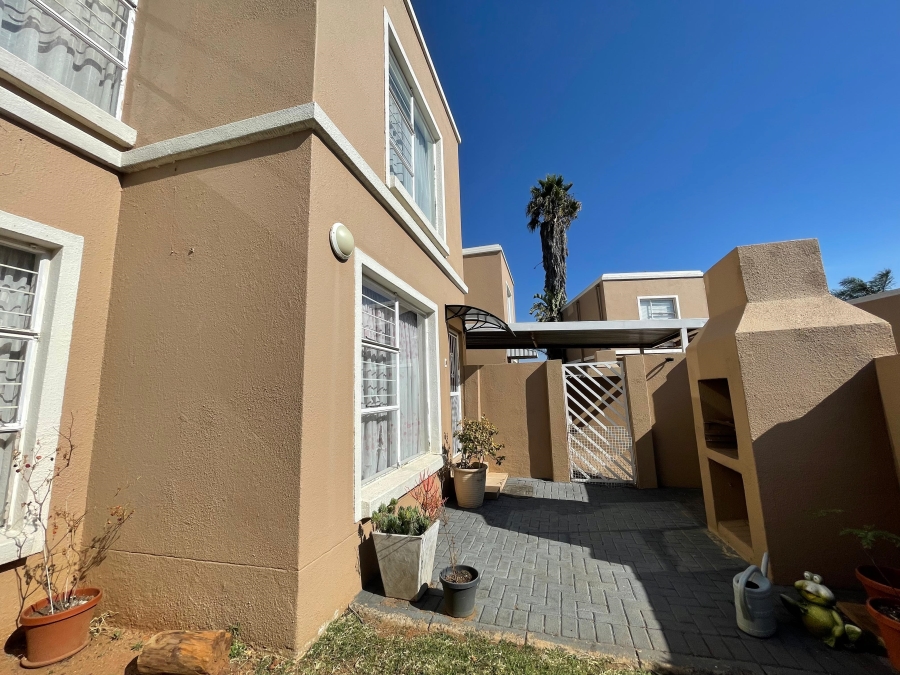 3 Bedroom Property for Sale in Radiokop Gauteng