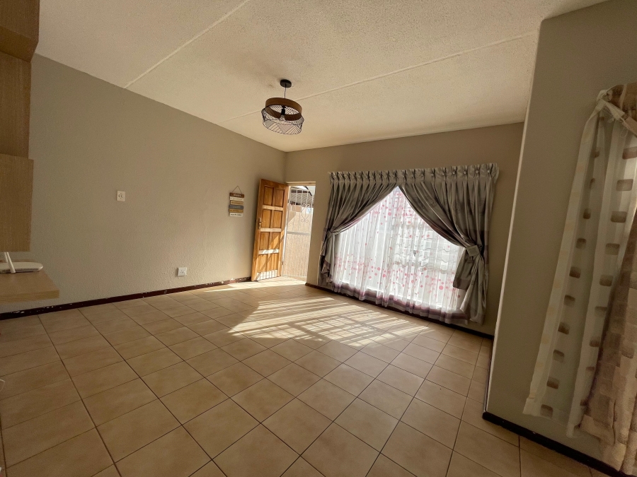 3 Bedroom Property for Sale in Radiokop Gauteng