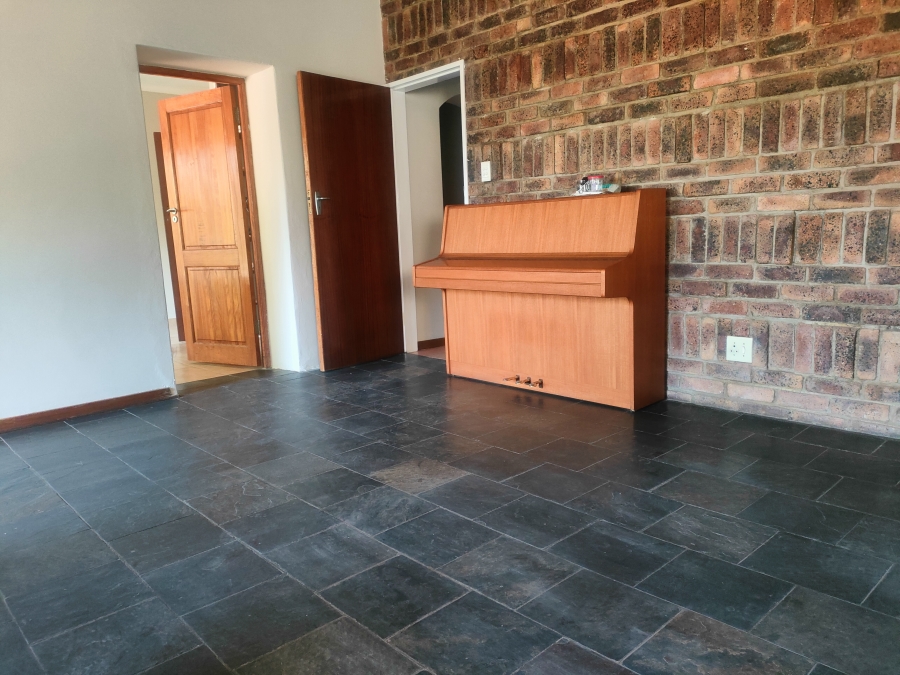 To Let 2 Bedroom Property for Rent in Val de Grace Gauteng