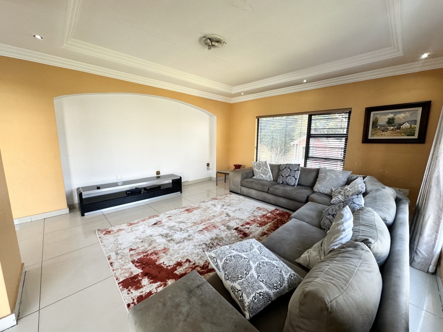 5 Bedroom Property for Sale in Thatchfield Estate Gauteng