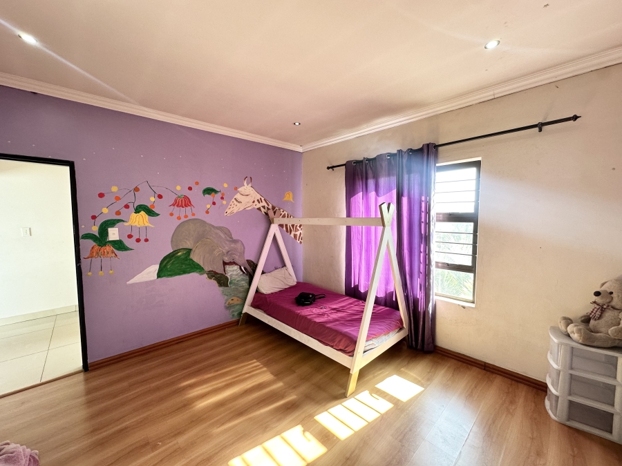 5 Bedroom Property for Sale in Thatchfield Estate Gauteng
