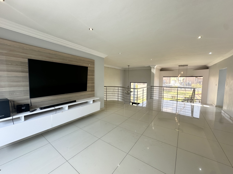 5 Bedroom Property for Sale in Thatchfield Estate Gauteng