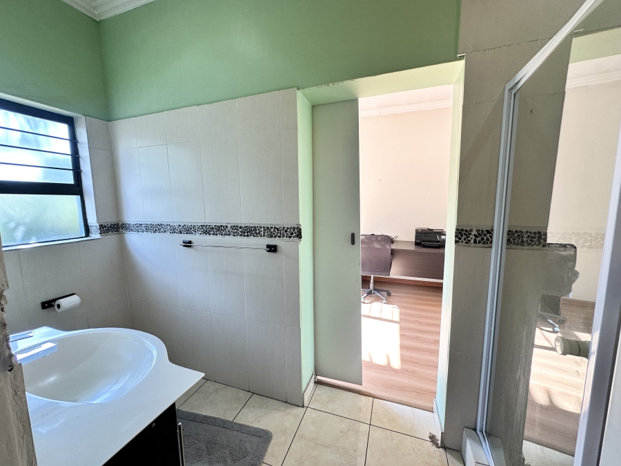 5 Bedroom Property for Sale in Thatchfield Estate Gauteng