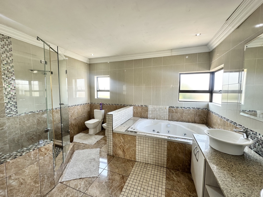 5 Bedroom Property for Sale in Thatchfield Estate Gauteng