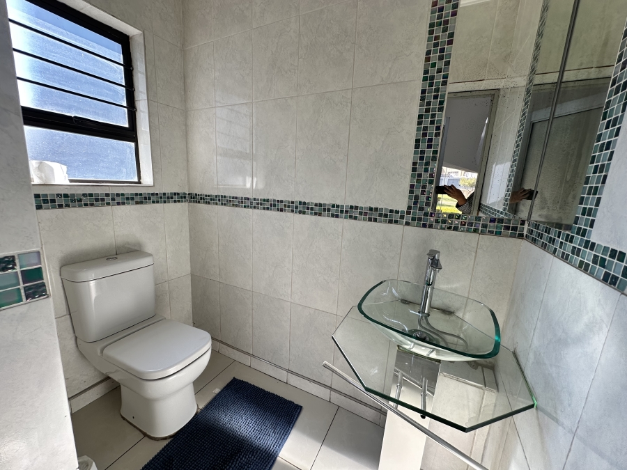 5 Bedroom Property for Sale in Thatchfield Estate Gauteng