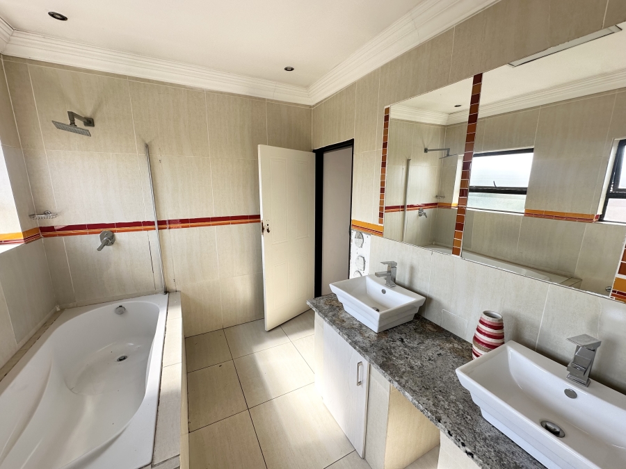 5 Bedroom Property for Sale in Thatchfield Estate Gauteng