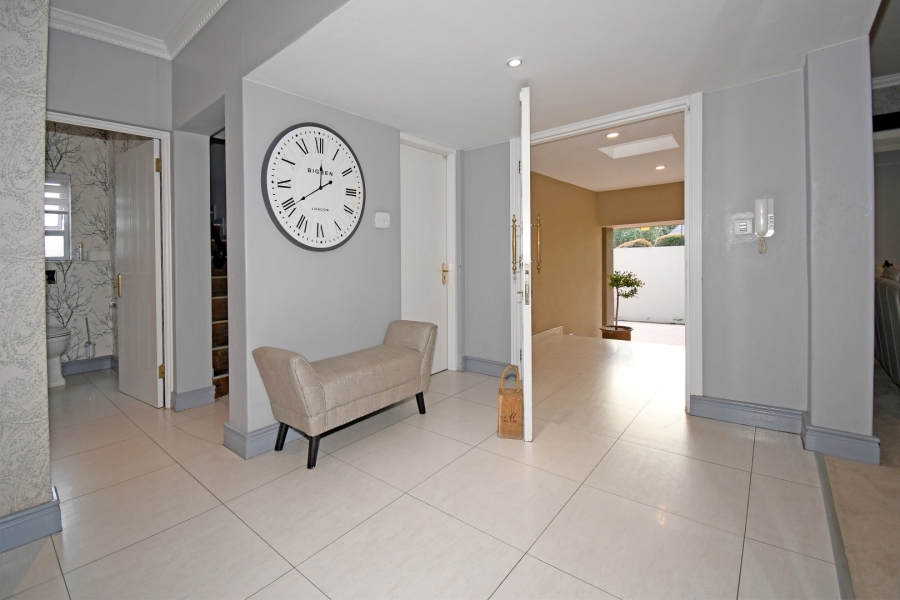 4 Bedroom Property for Sale in Benmore Gardens Gauteng