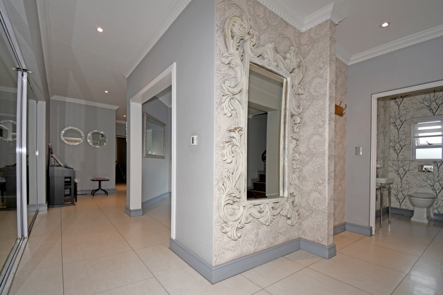 4 Bedroom Property for Sale in Benmore Gardens Gauteng