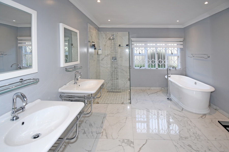 4 Bedroom Property for Sale in Benmore Gardens Gauteng