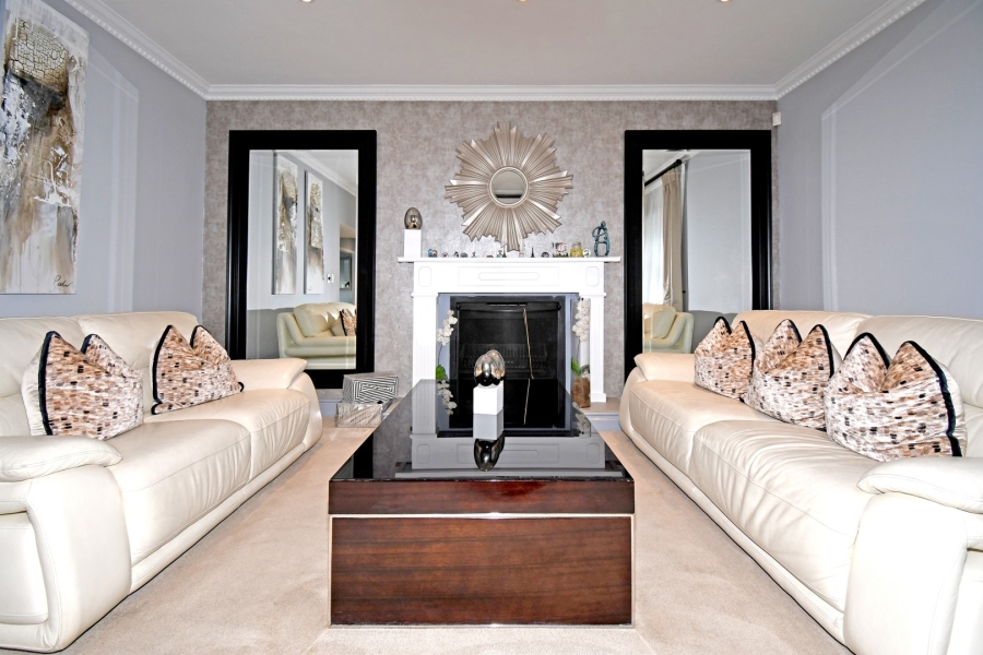 4 Bedroom Property for Sale in Benmore Gardens Gauteng
