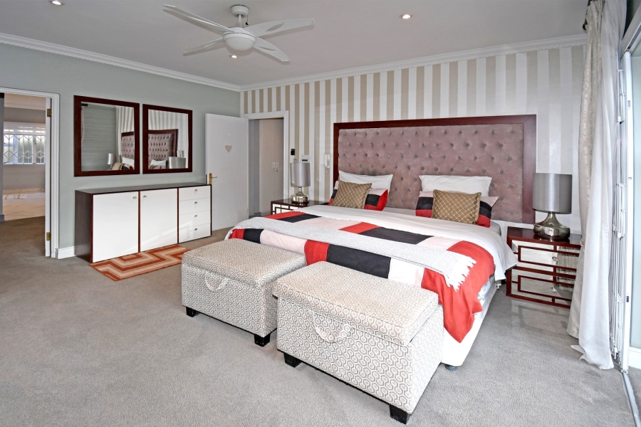 4 Bedroom Property for Sale in Benmore Gardens Gauteng