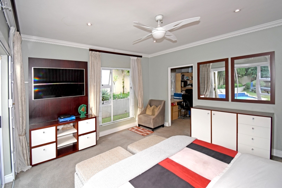 4 Bedroom Property for Sale in Benmore Gardens Gauteng