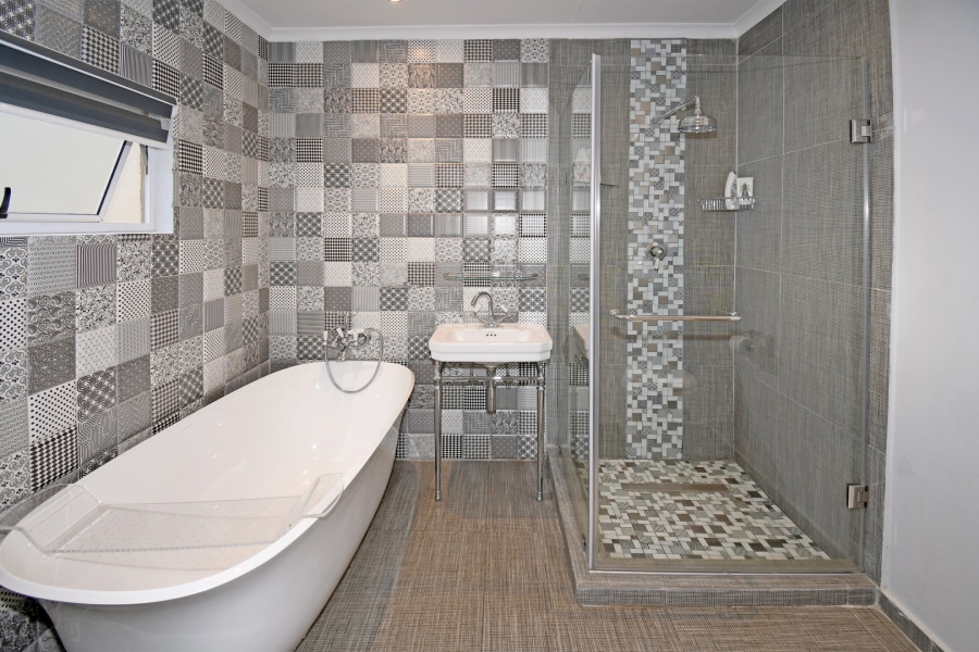 4 Bedroom Property for Sale in Benmore Gardens Gauteng