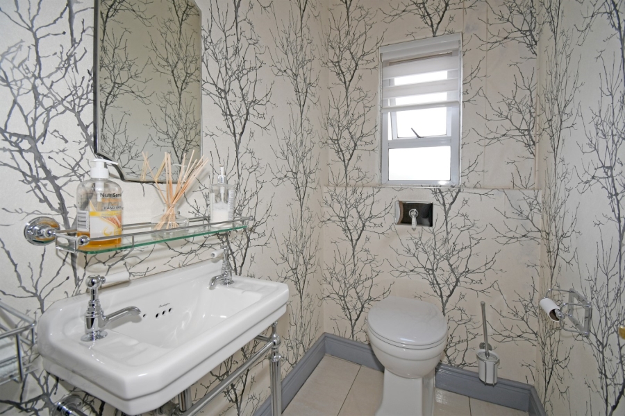 4 Bedroom Property for Sale in Benmore Gardens Gauteng