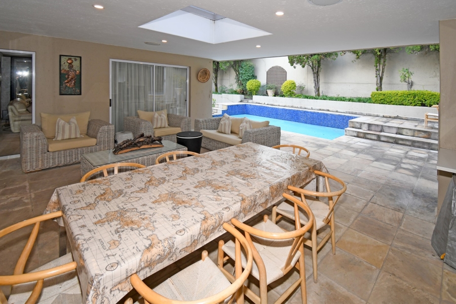 4 Bedroom Property for Sale in Benmore Gardens Gauteng
