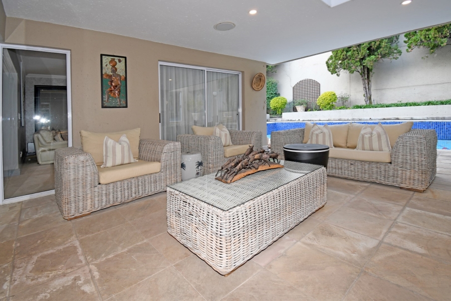 4 Bedroom Property for Sale in Benmore Gardens Gauteng