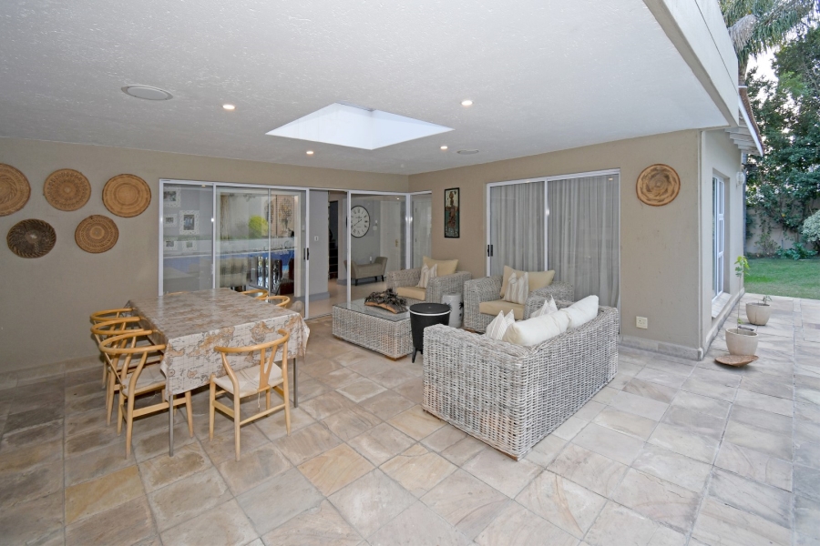 4 Bedroom Property for Sale in Benmore Gardens Gauteng