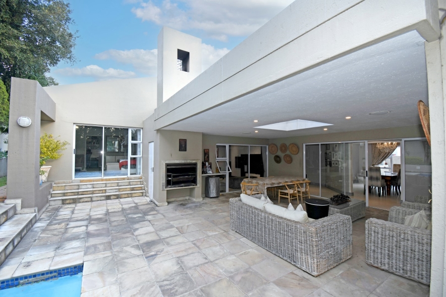4 Bedroom Property for Sale in Benmore Gardens Gauteng