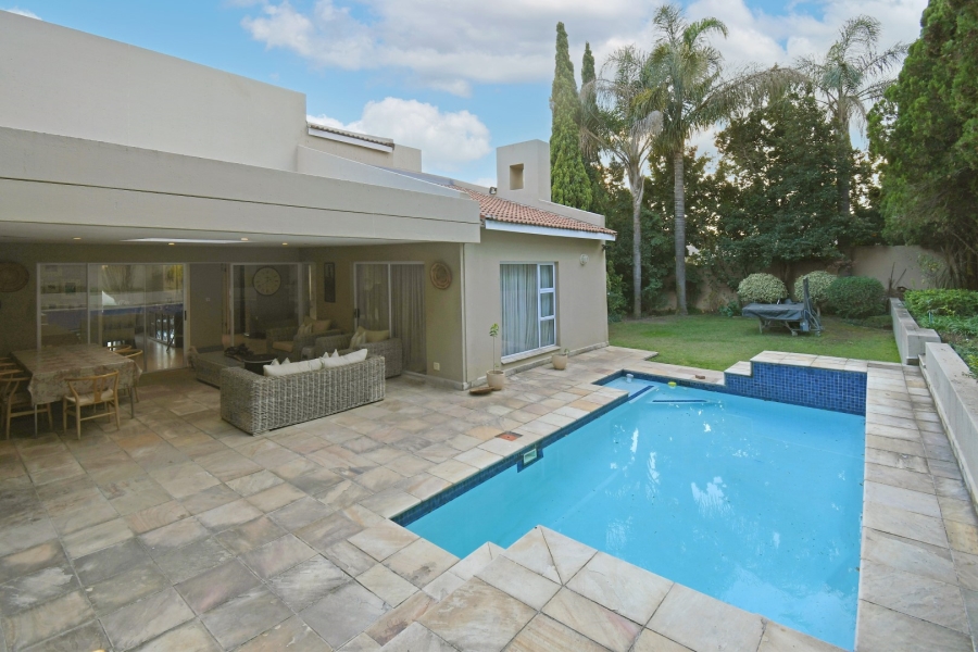 4 Bedroom Property for Sale in Benmore Gardens Gauteng