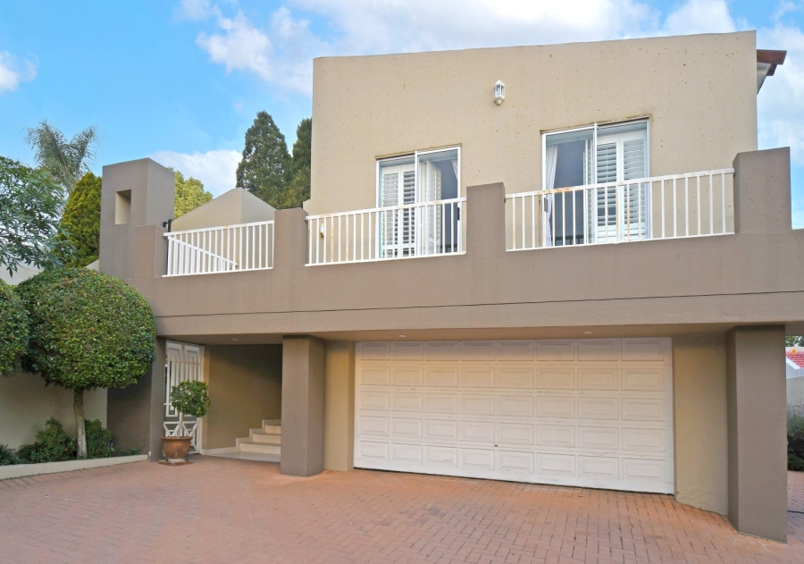 4 Bedroom Property for Sale in Benmore Gardens Gauteng