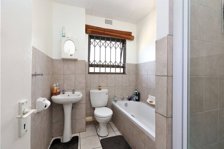 To Let 2 Bedroom Property for Rent in Kengies Gauteng