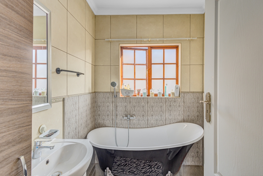 4 Bedroom Property for Sale in Fourways Gauteng