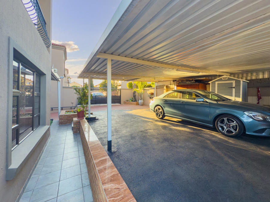 4 Bedroom Property for Sale in Fourways Gauteng