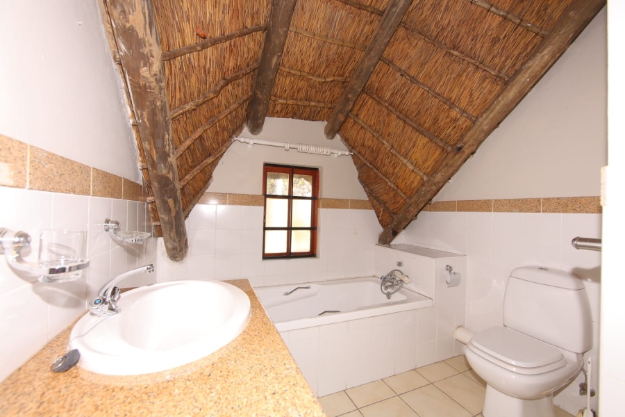 To Let 5 Bedroom Property for Rent in Chartwell Gauteng