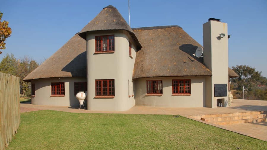 To Let 5 Bedroom Property for Rent in Chartwell Gauteng