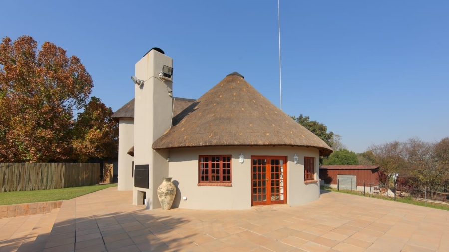 To Let 5 Bedroom Property for Rent in Chartwell Gauteng
