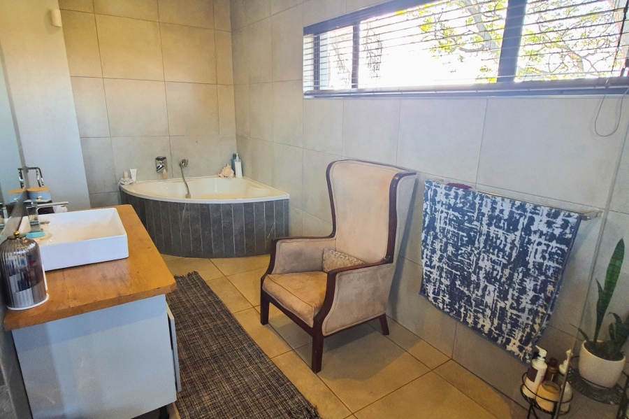7 Bedroom Property for Sale in Rayton Gauteng