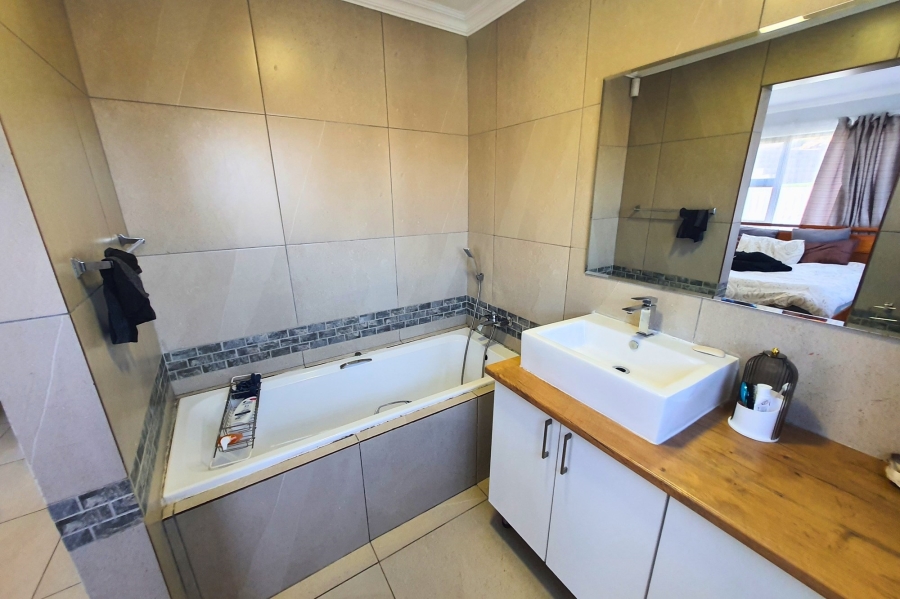 7 Bedroom Property for Sale in Rayton Gauteng