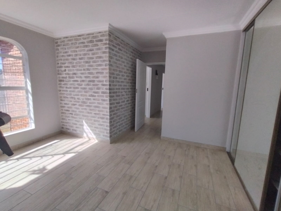 3 Bedroom Property for Sale in Noordheuwel Gauteng