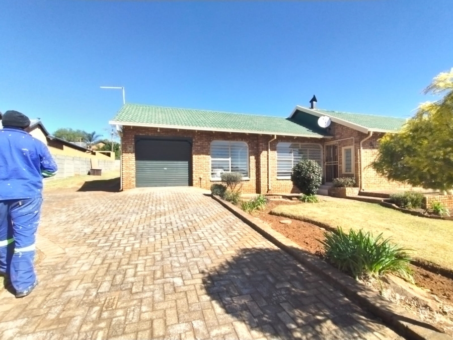 3 Bedroom Property for Sale in Noordheuwel Gauteng