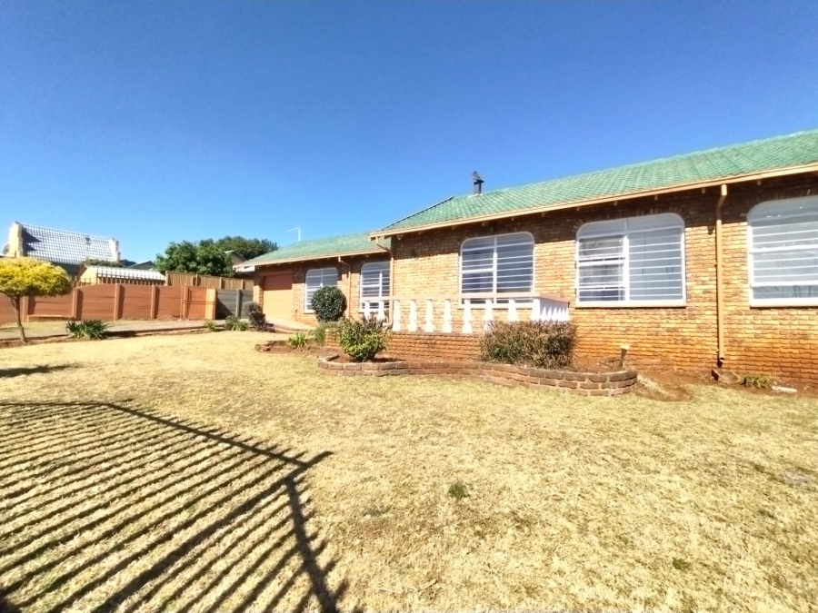 To Let 3 Bedroom Property for Rent in Noordheuwel Gauteng