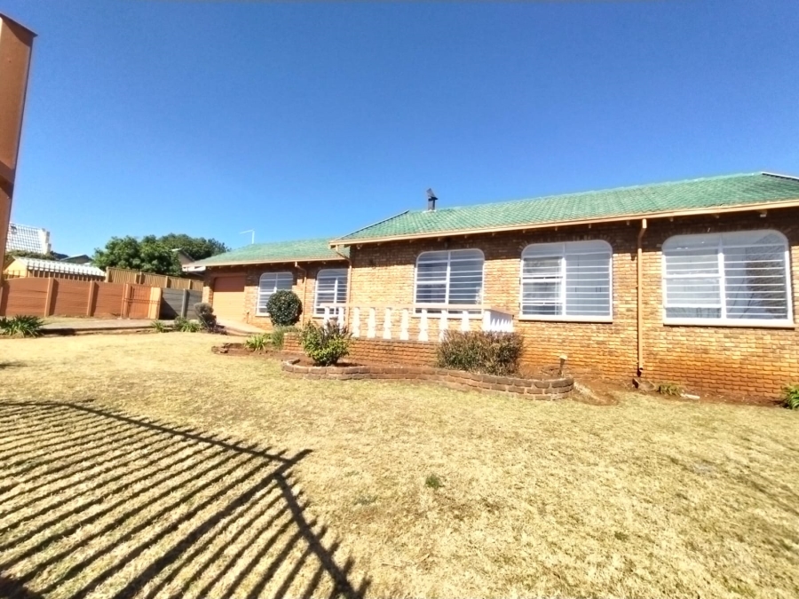 To Let 3 Bedroom Property for Rent in Noordheuwel Gauteng