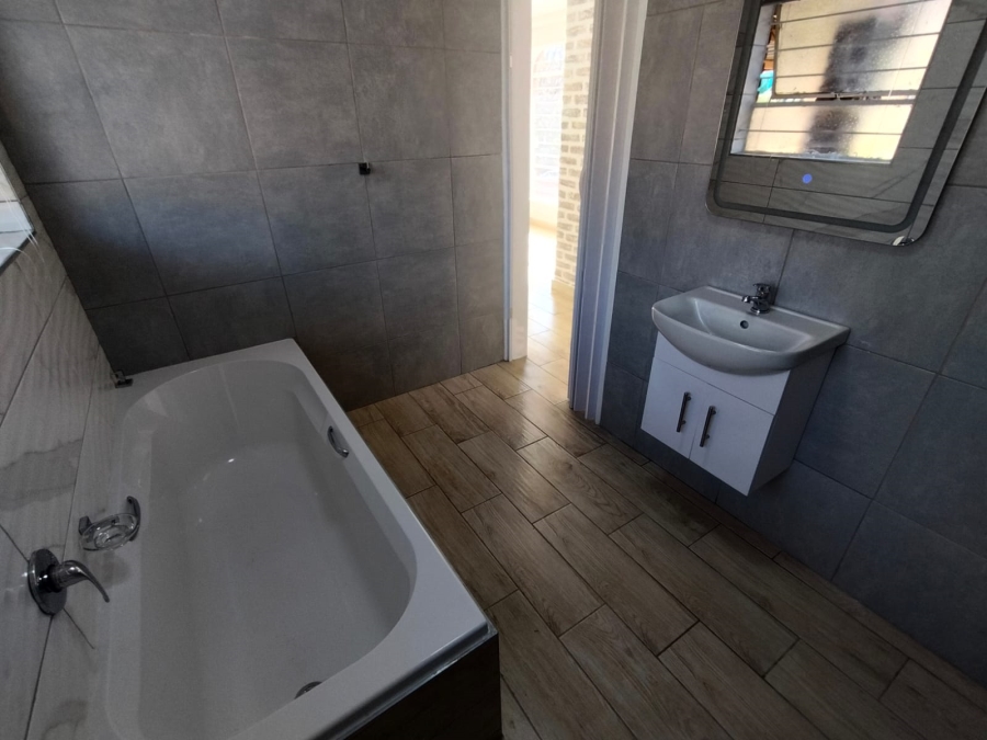To Let 3 Bedroom Property for Rent in Noordheuwel Gauteng