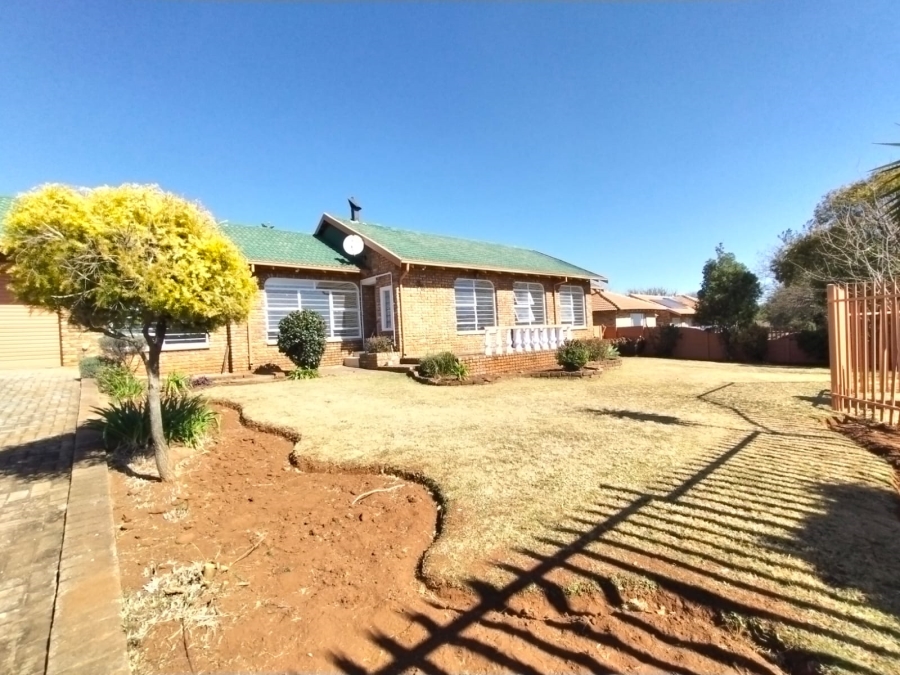 3 Bedroom Property for Sale in Noordheuwel Gauteng