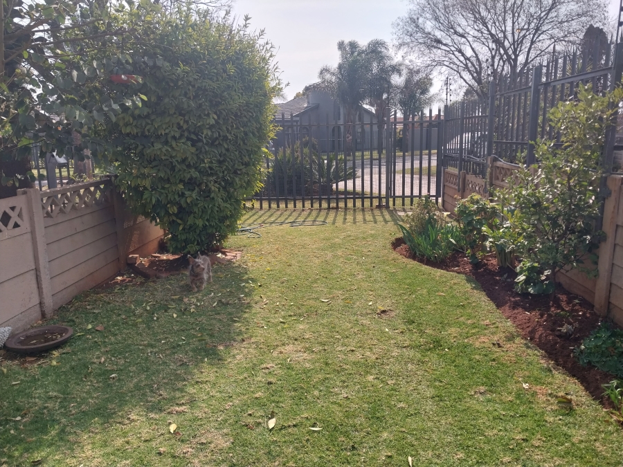 To Let 2 Bedroom Property for Rent in Witfield Gauteng