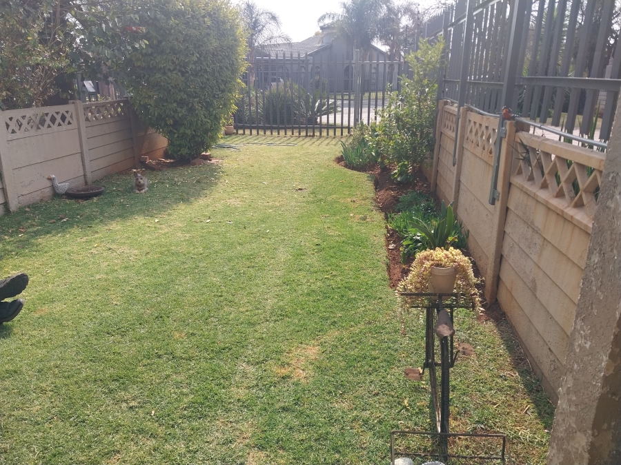 To Let 2 Bedroom Property for Rent in Witfield Gauteng