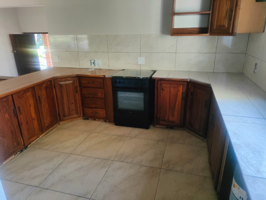 To Let 4 Bedroom Property for Rent in Val de Grace Gauteng