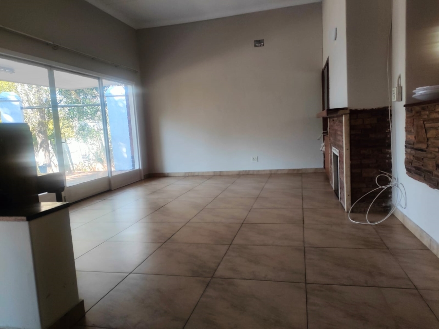 To Let 4 Bedroom Property for Rent in Val de Grace Gauteng