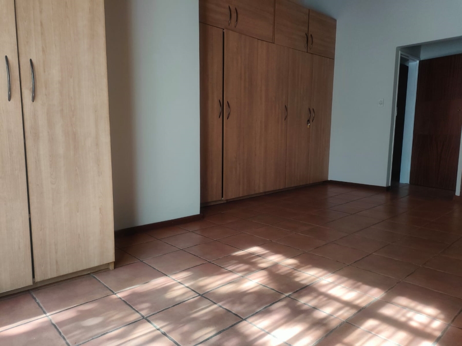 To Let 4 Bedroom Property for Rent in Val de Grace Gauteng