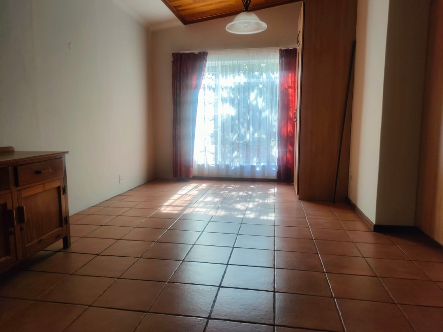 To Let 4 Bedroom Property for Rent in Val de Grace Gauteng