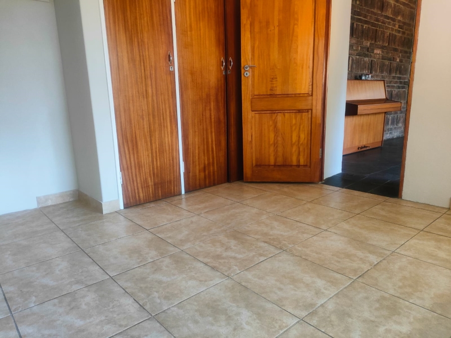 To Let 4 Bedroom Property for Rent in Val de Grace Gauteng