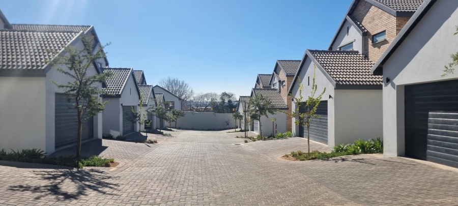 3 Bedroom Property for Sale in Broadacres Gauteng